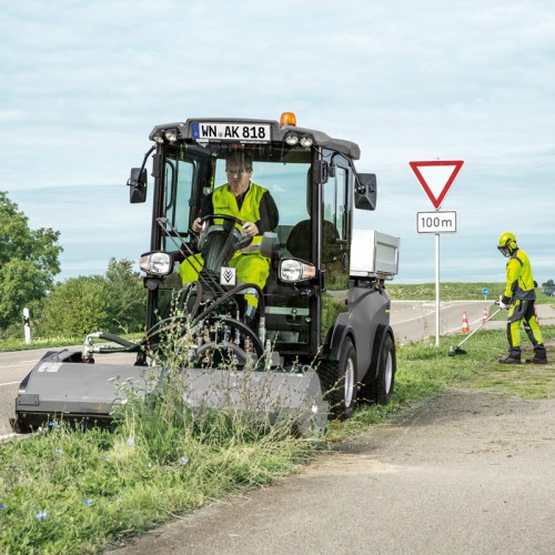 Коммунальная машина Karcher MC 130 Adv