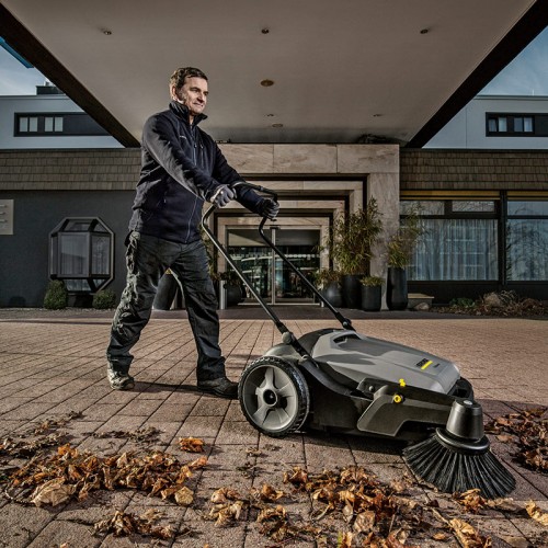 Подметальная машина Karcher KM 70/15 C