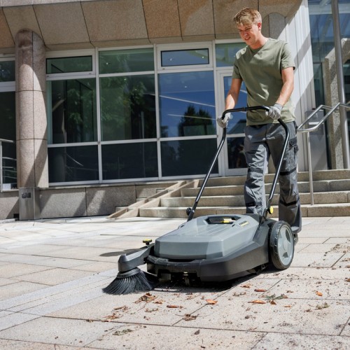 Подметальная машина Karcher KM 70/20 C Basis