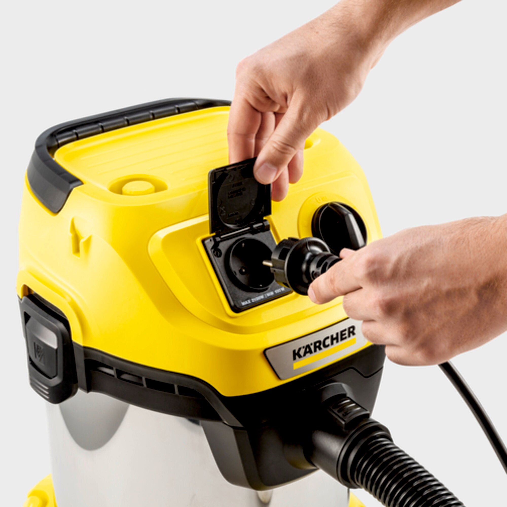 Пылесос Karcher WD 3 P S V-17/4/20 Workshop - Розетка для электроинструмента